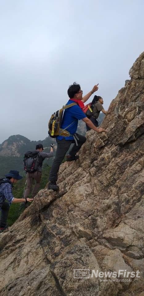 북한산 향로봉 오르는 클럽산사랑 회원들