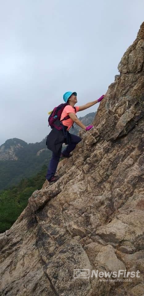 북한산 향로봉 오르는 클럽산사랑 회원들