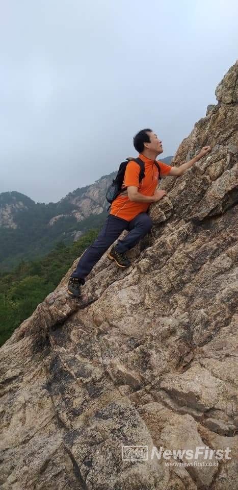 북한산 향로봉 오르는 클럽산사랑 회원들