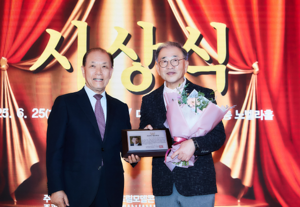 수상자 이영하 시인 (전)공군참모차장