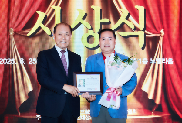 한중민간와교대상 수상자 이창호 위원장